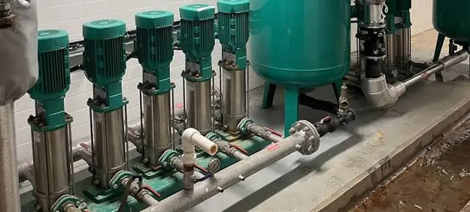 Kadıköy: Hidrofor dairesinde çok pompalı hidrofor grubu ve genleşme tankı
